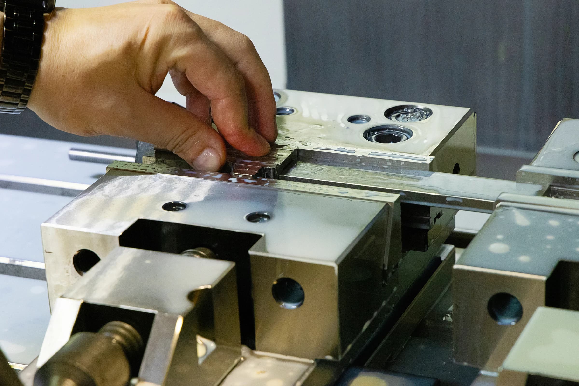 Measuring a part in a machine fixture